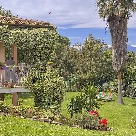 Apartamento With Sea View And Private Woodland By Host Hero