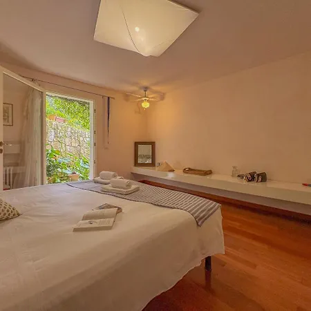 Apartamento With Sea View And Private Woodland By Host Hero