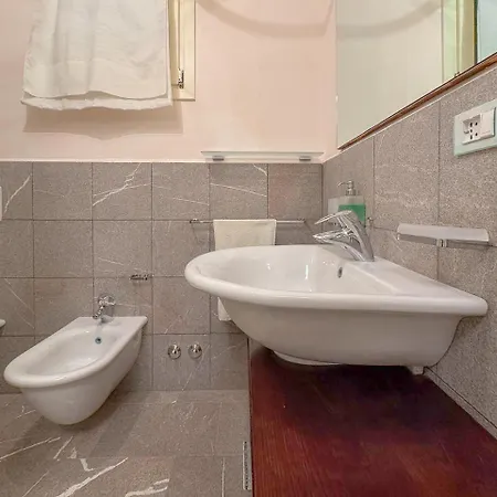 Apartamento With Sea View And Private Woodland By Host Hero *